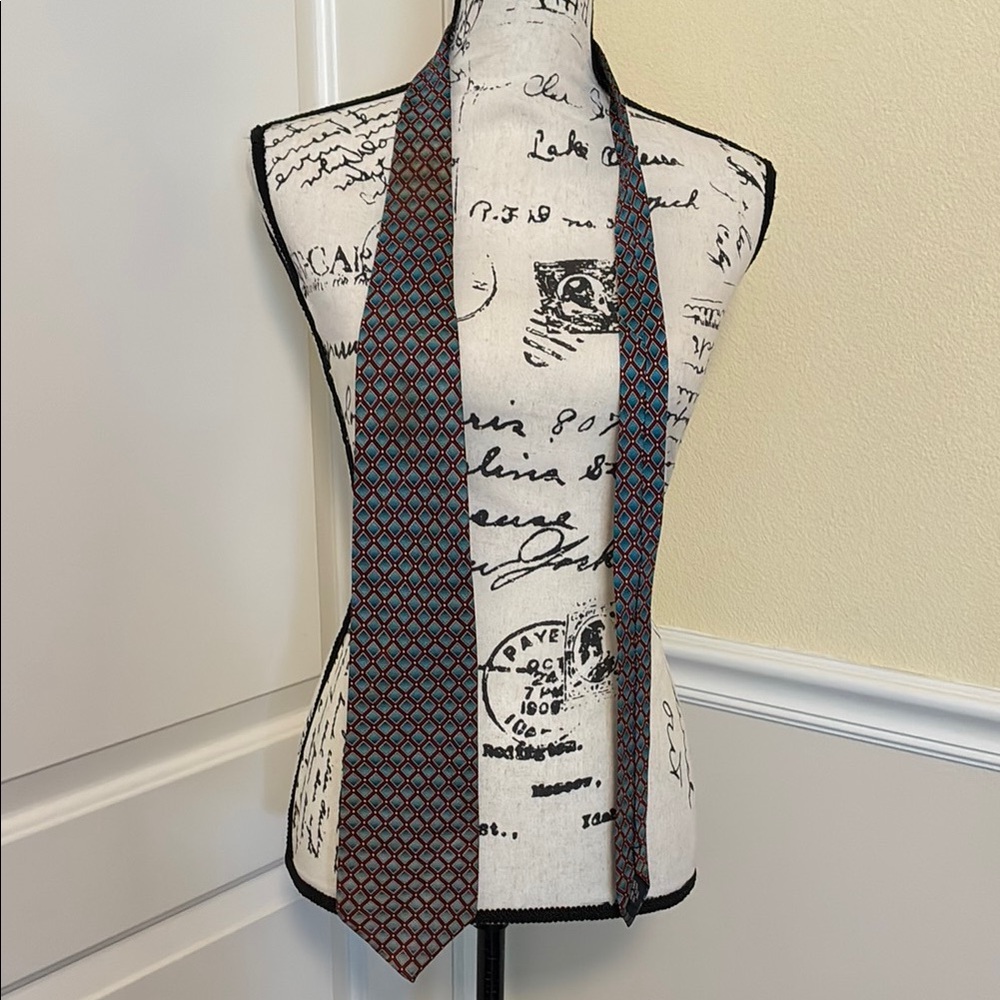 Geometric Patterned Tie